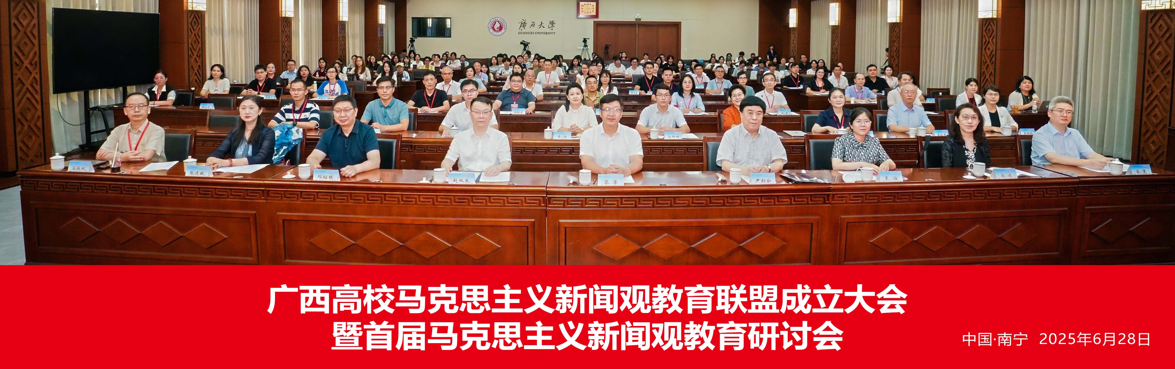 公司领导和老师与公司2023级新生合影